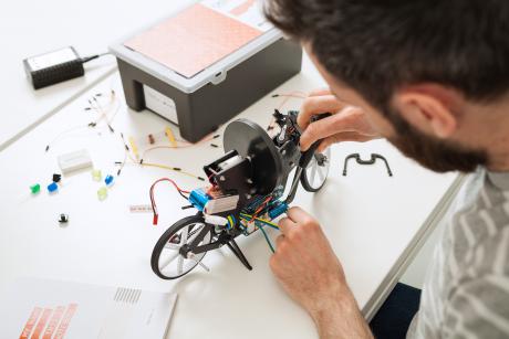 Arduino og MathWorks går sammen om 'Arduino Engineering Kit' til studerende