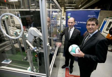 Maxim donerer robot-facilitet til irsk universitet