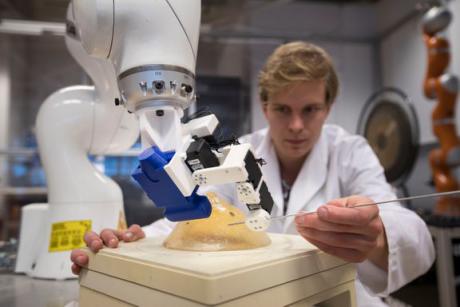 Robotteknologi i sundhedsplejen skal udbredes 