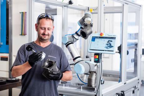 Cobot med markant forøget løfteevne