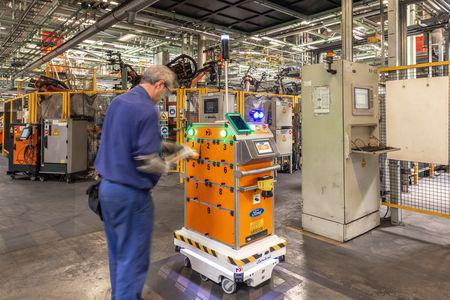Den globale bilindustri automatiserer med mobile danske robotter