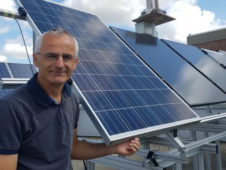 AAU-professor i selskab med Tesla og Graham Bell