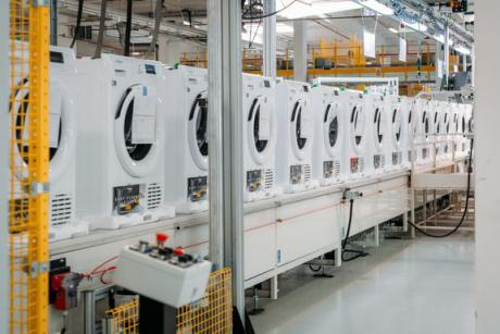 Whirlpool erstatter gaffeltrucks med danske robotter
