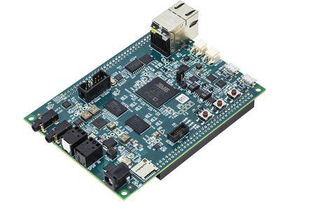 Komplet audiosystem med support af A2B audiobus-teknologi