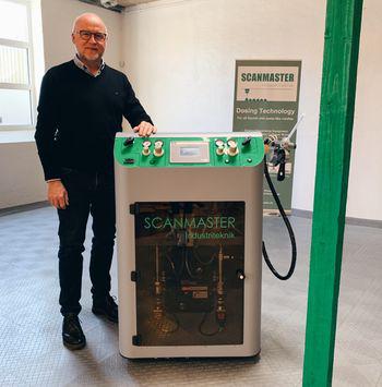 Scanmaster bygger egen maskine til indstøbning af elektronik