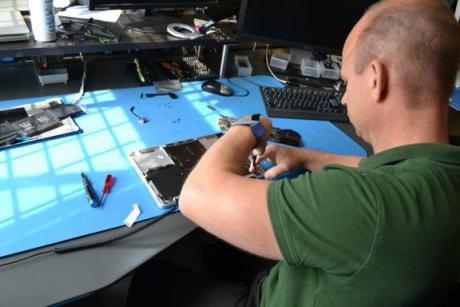 Priserne på elektronik-reparationer bliver holdt kunstigt høje