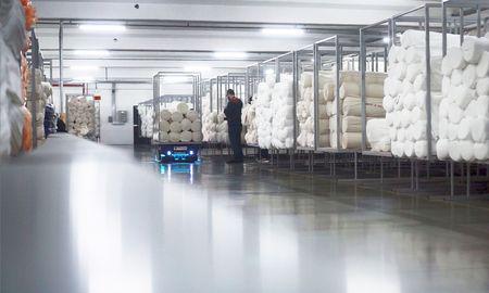 Global mangel på lagermedarbejdere øger salget af danske logistikrobotter