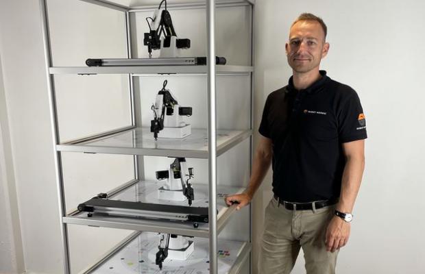 Minirobotter rykker ind i elektronikindustrien