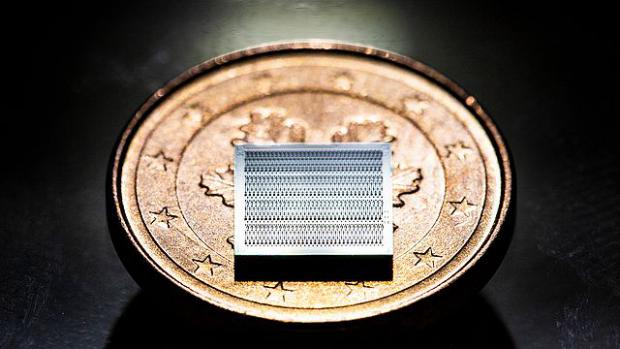 Ultrakompakt MEMS-baseret mikrohøjttaler