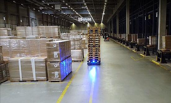 Mobil robot fra MiR rykker ind i IKEA-varelager