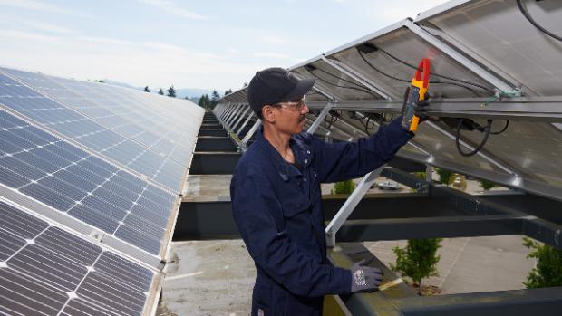 Fluke adresserer sikkerhedsrisici i forbindelse etablering af PV solcelleinstallationer