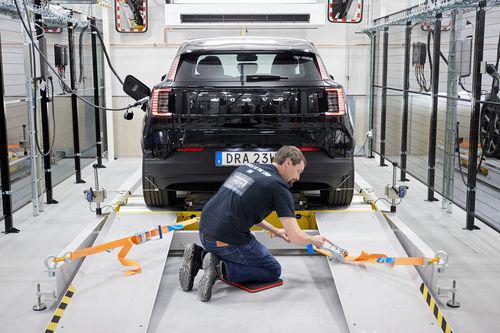Volvo Cars åbner topmoderne software testcenter i Sverige