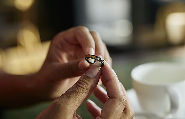 Verdens første præcertificerede ring-inderlag med integreret betalings-ID
