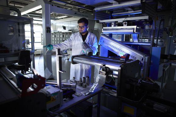 Ny indendørs solcelleteknologi udfordrer AA-batterier