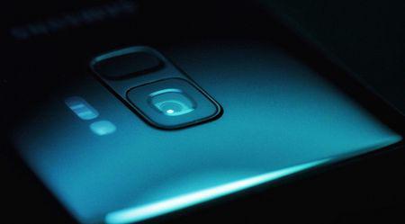 Samsung sidder solidt på smartphone-tronen