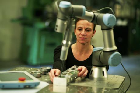Dansk bord-robot med ultimativ fleksibilitet