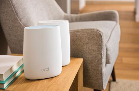 WiFi-router med tilknyttet satellitenhed giver overlegen WiFi-dækning