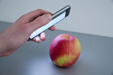 Banebrydende app kan afsløre f.eks. pesticide-rester i et æble