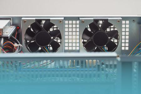 Avanceret ventilatorkontrol til industrielle racksystemer