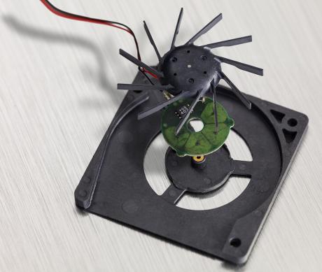 Automotive grade fan-driver IC'er til pladskritiske applikationer